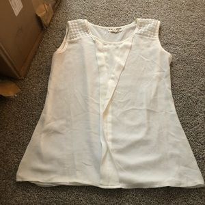 Studio West Apparel White Dress/Casual Top Size Small